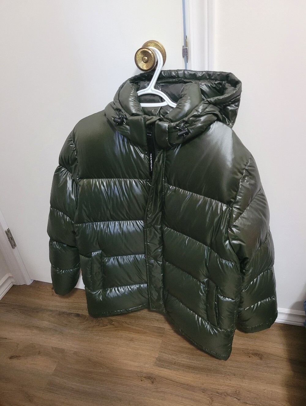 TNA MR SUPER PUFF MENS MEDIUM SHINY GREEN